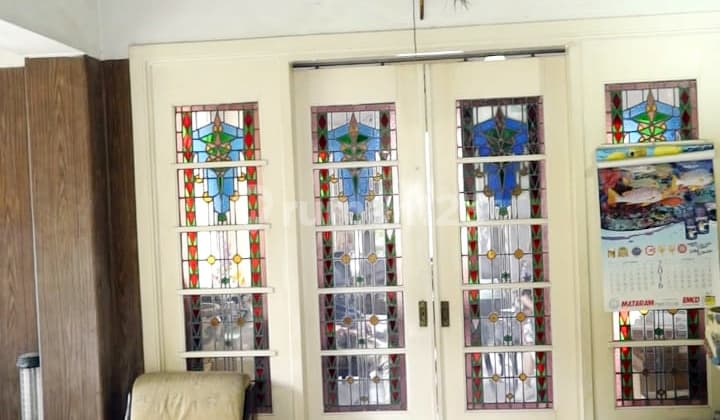 Dijual Rumah Tengah Kota di Wr Supratman, Surabaya