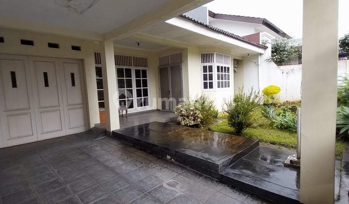 South Jakarta House Ready to Occupied Minimal Renovation