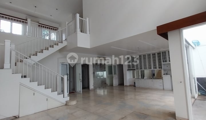 Pondok Indah, Rumah Apik, Siap Huni Dilengkapi Kolam Renang