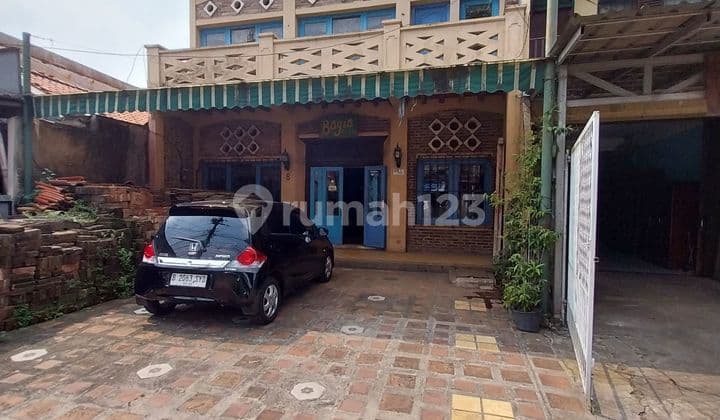 Rumah Gallery barang antik, gedung plus barang yg ada di dalamnya