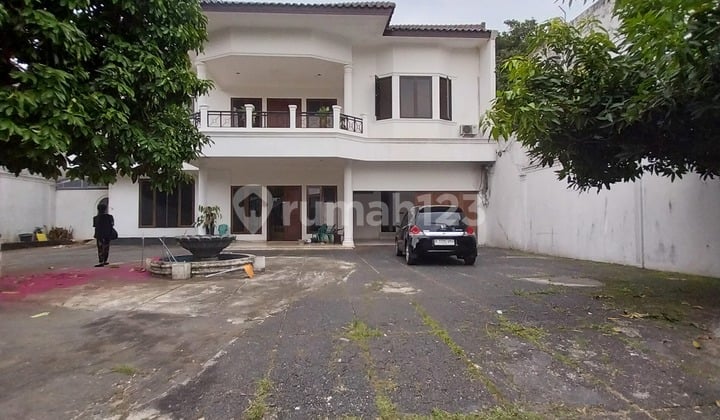 Rumah Siap Huni di Ampera, Lokasi Tinggi Halaman Luas