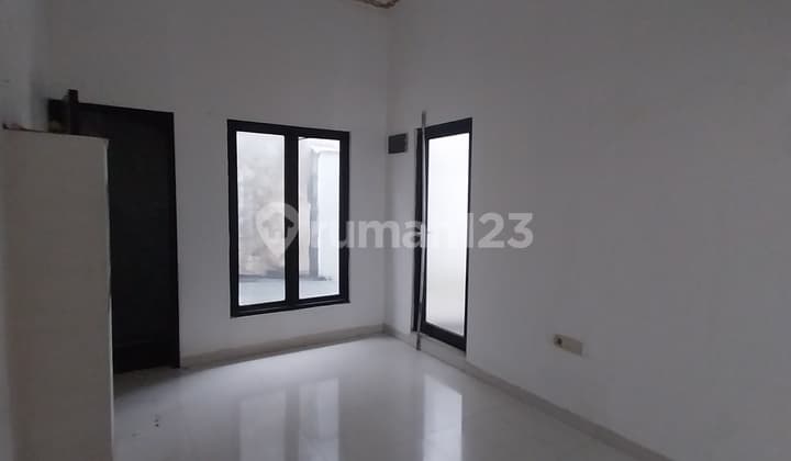 Rumah Terenovasi 4Kt Strategis, Dekat Mall, Sekolah, Sta Commuter