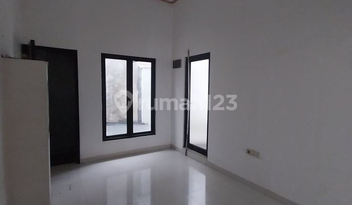Rumah Terenovasi 4Kt Strategis, Dekat Mall, Sekolah, Sta Commuter
