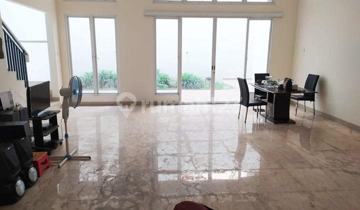 Spacious 300-Meter House Ready for Occupancy in Grisenda, No Additional Fees