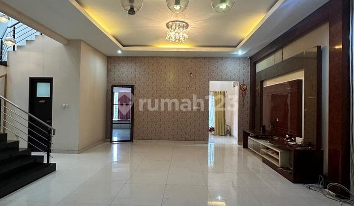 Dijual rumah di cluster manyar pik 3 lantai murah