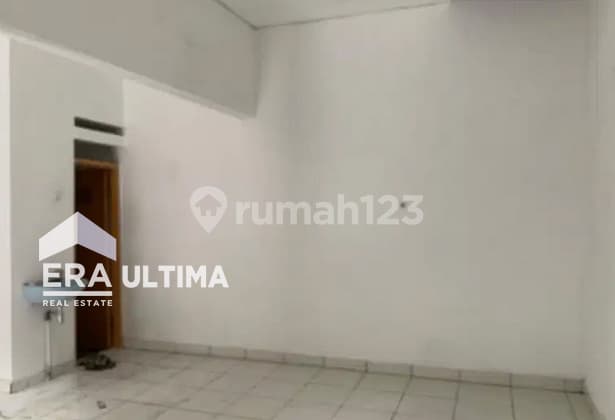 For Rent: Well-Maintained, Cheap Shop House on Moh Toha Street