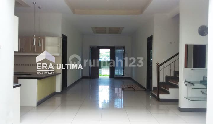 Rumah Bagus Siap Huni 2 Lantai di Sayap Batununggal