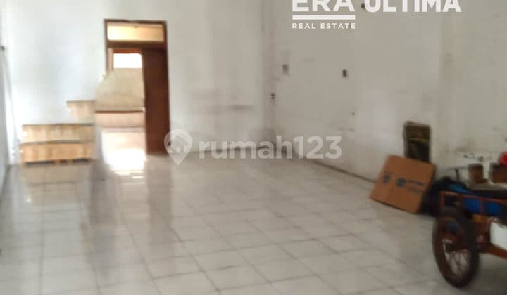 Well-Maintained Strategic Shophouse in Jamika, Bojongloa Kaler, Bandung