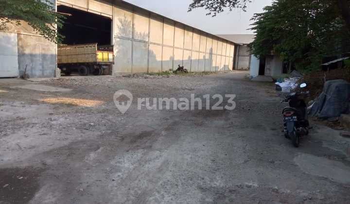 Warehouse for Sale & Rent in Bantar Gebang Area, Bekasi - 40 Feet Container Access