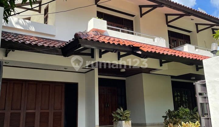 Rumah Bagus di Jalan Gatot Subroto Jakarta Selatan Siap Huni