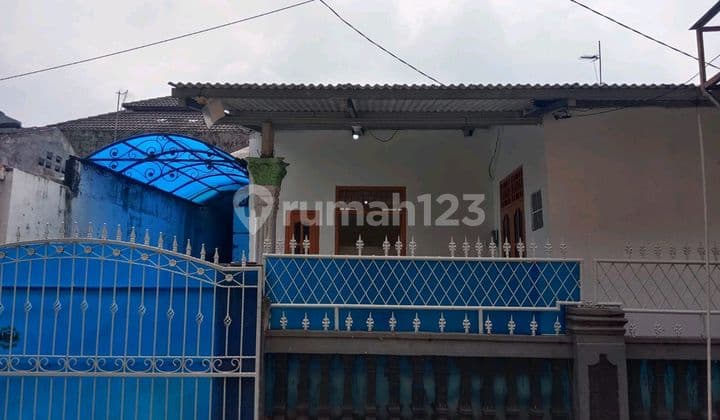 For Rent Strategic House in Narogong Indah Housing Complex