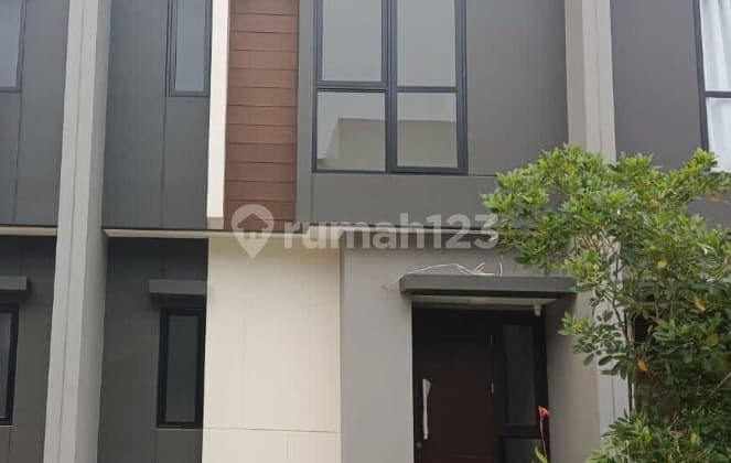 Ready-to-Occupy Minimalist House in Summarecon Crown Gading