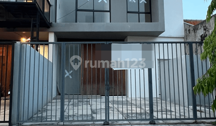 RUMAH 2 LANTAI SIAP HUNI MODERN MINIMALIS GRESS LOKASI STRATEGIS BENDUL MERISI