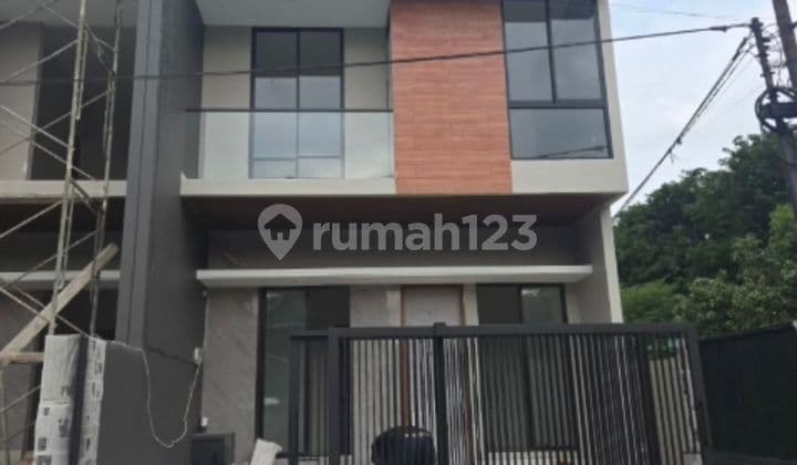 Rumah 2 Lantai di Kompleks Perumahan Elit Lokasi Strategis Panjang Jiwo Permai Tenggilis Mejoyo Surabaya