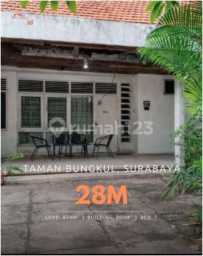 Rumah dengan Lokasi Premium Menghadap Taman Bungkul Surabaya