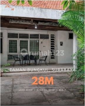 Rumah dengan Lokasi Premium Menghadap Taman Bungkul Surabaya