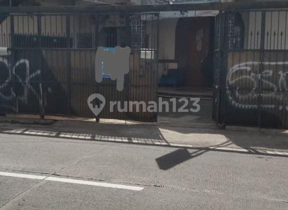 Rumah Lama di Jl Kemanggisan Ilir dekat Binus , Palmerah, Jakarta Barat