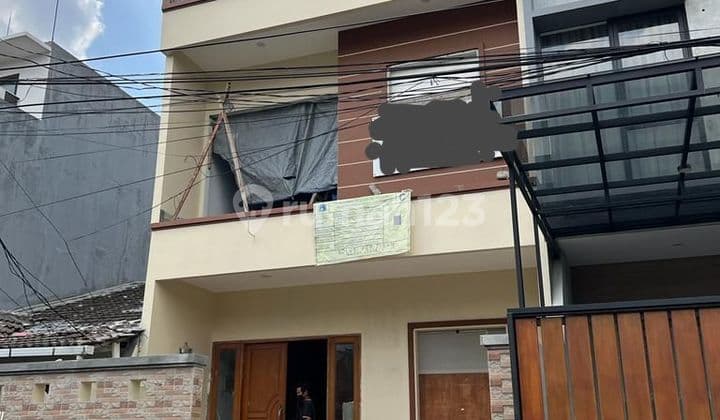 DIJUAL:
Rumah baru 3 lantai di jl Cengkir, Kelapa Gading, Jakarta Utara