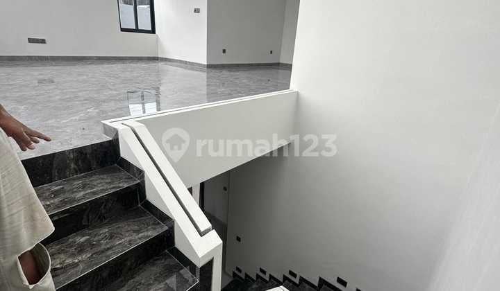 Ca957 Dijual Rumah Baru 2 LT Minimalis Strategis SHM di Dharmahusada