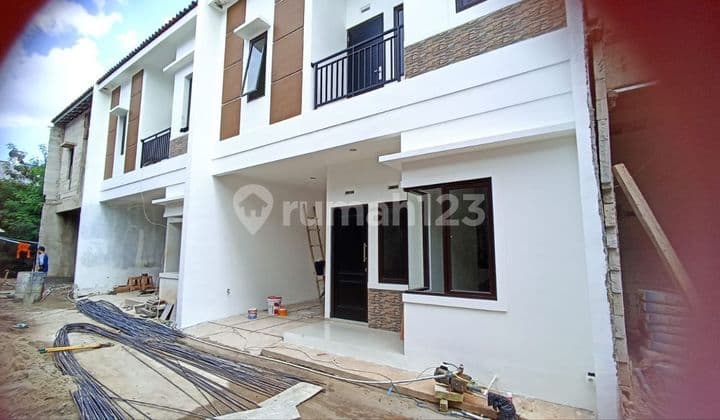 Di jual rumah 2 lantai Cijantung,Cibubur,Cilangkap,Jakarta timur,ready free dp,surat" dekat MRT,LRT,Stasiun kereta,Pintu toll,halte busway,sekolah,rumah sakit,