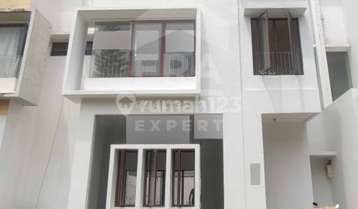 Dijual Cepat Rumah 2 Lantai Cluster Terdepan JGC, Selangkah Ke Aeon Mall, Sudah SHM