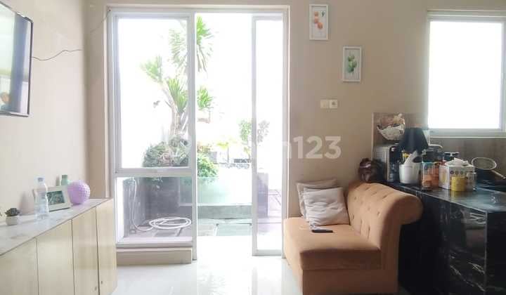 Jual Cepat Rumah 2 Lantai, Sudah Renovasi, Fullfurnish, Bebas Banjir, Selangkah ke Summarecon Bekasi