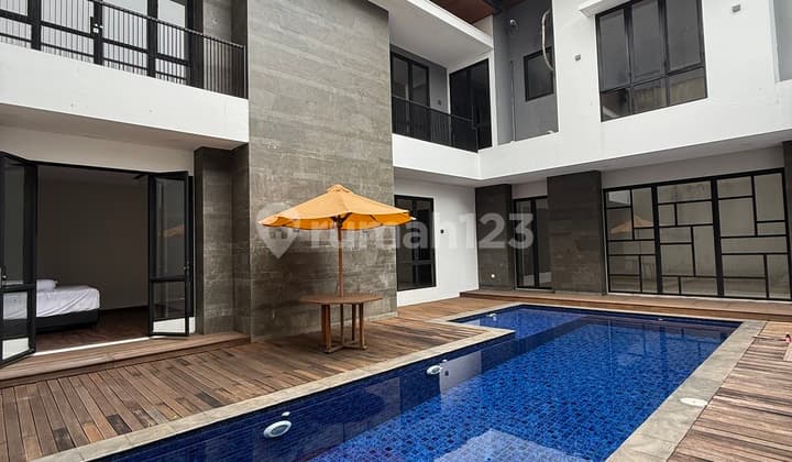 Rumah Bangunan Mandiri Emerald Cove Gading Serpong Luas 18x23 Ada Kolam Renang. 5 Menit Ke Summarecon Mall Kampus Umn Dan Pusat Kuliner