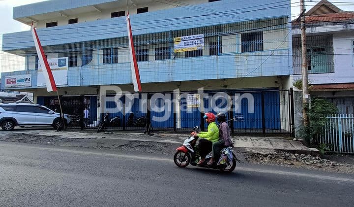 The only one in Batu, 7.5m wide shophouse! 3-story ready-to-use shophouse just a step away from Batu City Square.