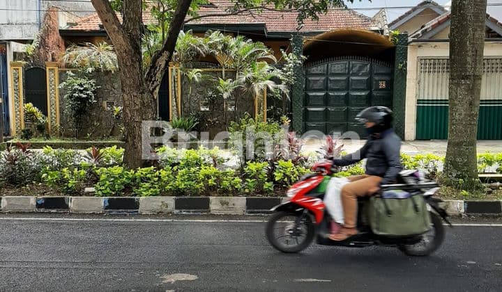 RUMAH DI JL DANAU KERINCI RAYA MALANG