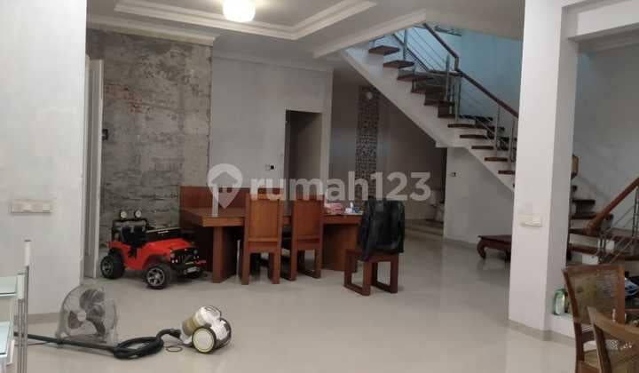 Rumah 2 Lantai Sangat Cocok Buat Hunian Maupun Investasi