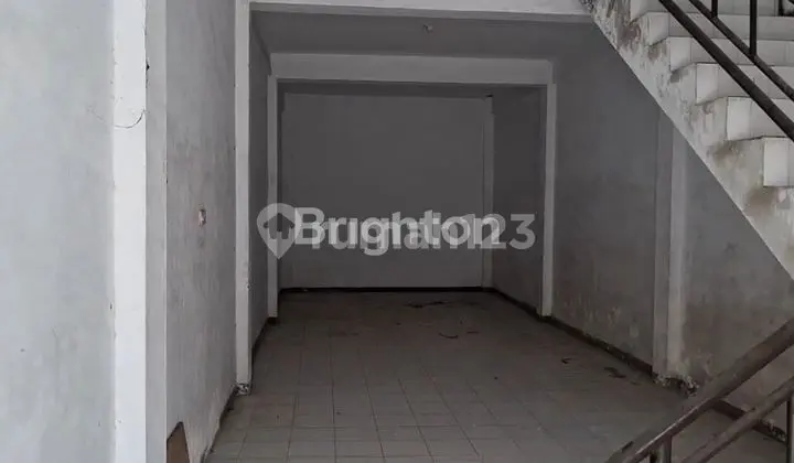 Hanya 5 Menit Ke Universitas Muhamadiyah Malang & Unisma‼️Ruko 3 Lantai Sangat Strategis Nol Jalan Raya Tlogomas