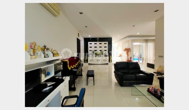 Rumah Terawat, Bagus & Strategis Dekat Pakuwon Mall, Grafam, Sby