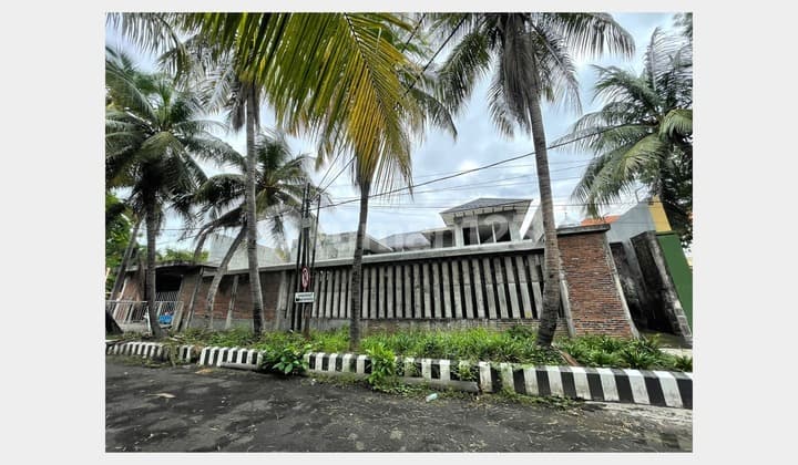 Rumah Hitung Tanah, Lokasi Strategis di Pusat Kota Surabaya