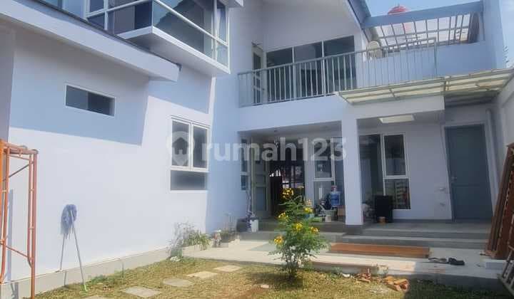 Rumah 2 Lantai Ceiling Tinggi View Bagus di Budi Indah