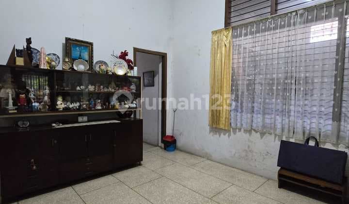 Spacious and Comfortable House in the Strategic Area of Sayap Riau Bandung