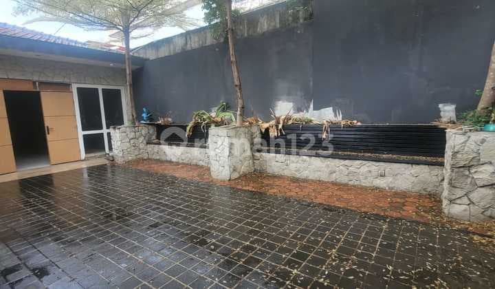 Jual Ruang Usaha Parkiran Luas di Mainroad Riau Bandung
