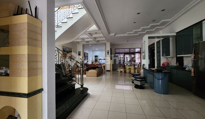 Rumah 2 Lantai Terawat Furnished Strategis di Mekarwangi Bandung