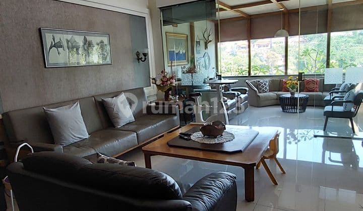 Rumah Asri dan Nyaman di Ciumbuleuit Hegarmanah, Bandung