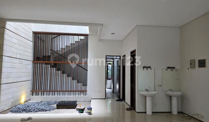 Rumah Mewah Siap Huni di Pusat Kota Cihampelas