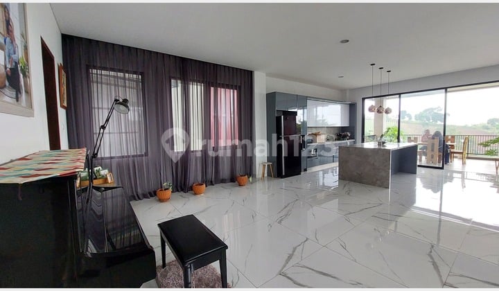 Grand 3-Story Fully Furnished Villa in Dago Pakar Bandung