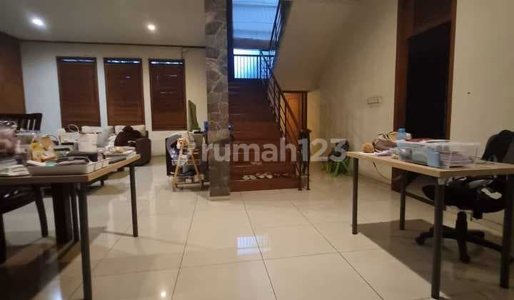 Rumah Mewah Terawat Posisi Hook Siap Huni di Sayap Jalan Garuda