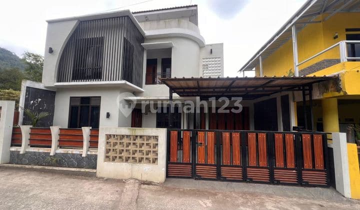 Exclusive Villa di Kawasan Wisata Puncak - Smart Home & Full Furnish