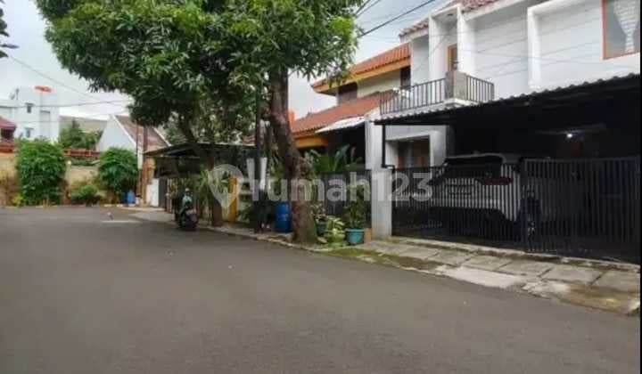 Rumah 2 Lantai Siap Huni di Komplek Dolog Kalimalang - Bebas Banjir