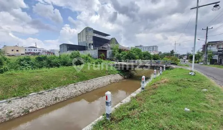 Tanah Murah Area Babarsari Seturan Pinggir Jalan Selokan Mataram