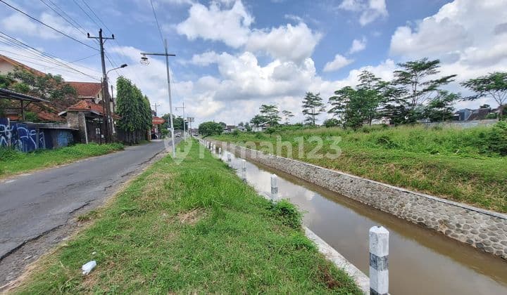 Tanah Murah Babarsari Seturan Area Pinggir Jalan Selokan Mataram