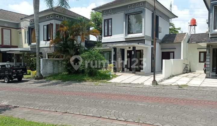 Rumah 2 Lantai Dalam Perumahan Fasco Mansion di Jalan Palagan