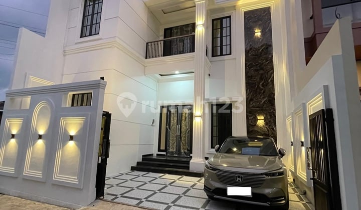 Rumah Mewah Modern Klasik Siap Huni Plemburan Dekat Kampus Ugm