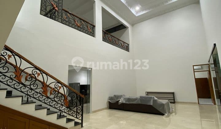 Rumah Mewah Singgasana Pradana Siap Huni