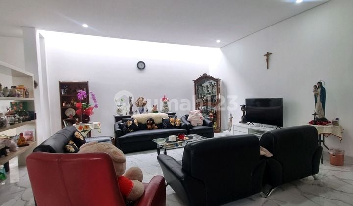 Gedung Mainroad Gatot Subroto Cocok untuk Kantor/ Klinik/ Showroom/ Sekolah/ Bank/ Usaha Lainnya