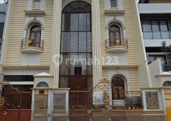 Rumah Mewah di Sayap Buah Batu, Kota Bandung